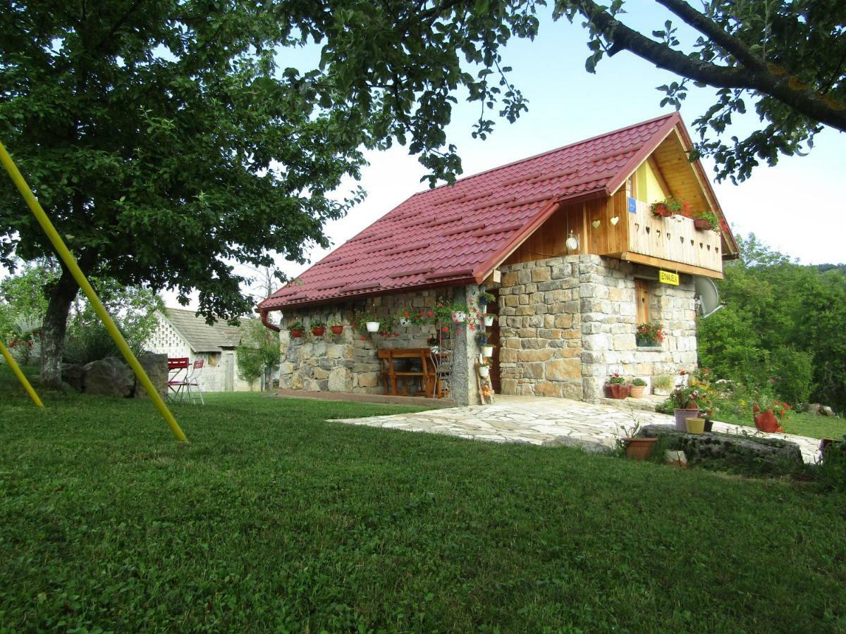 Guest House Emanuela Slunj Exteriör bild